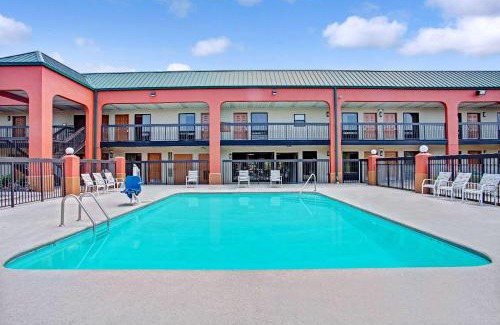 Knoxville Hotel | Super 8 by Wyndham Knoxville East