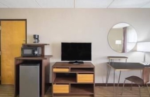 Powell Hotel | Super 8 by Wyndham Knoxville North/Powell