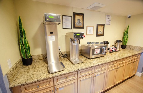 Las Vegas Hotel | Super 8 by Wyndham Las Vegas North Strip/Fremont St. Area
