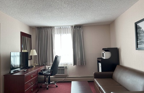 South Lethbridge Hotel | Super 8 by Wyndham Lethbridge