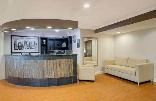 Lexington Hotel | Super 8 by Wyndham Lexington Hamburg Area