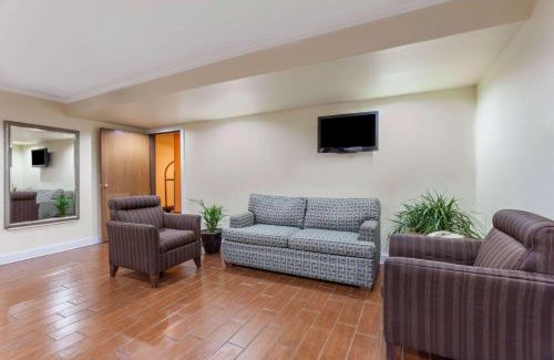 Lexington Hotel | Super 8 by Wyndham Lexington Hamburg Area