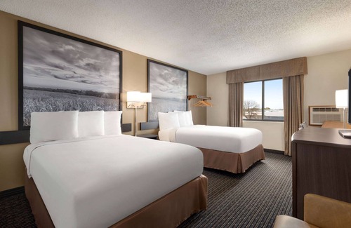 Lincoln Hotel | Super 8 by Wyndham Lincoln North