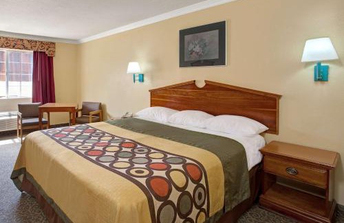 Downtown Los Angeles Hotel | Super 8 by Wyndham Los Angeles Downtown