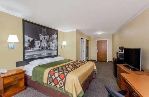 Downtown Los Angeles Hotel | Super 8 by Wyndham Los Angeles Downtown