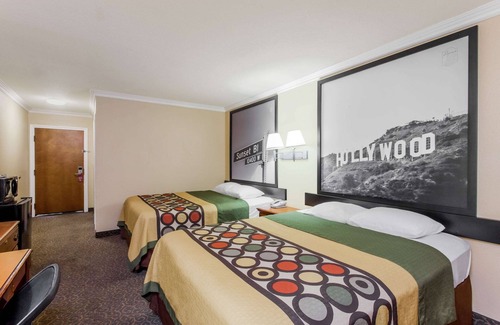 Downtown Los Angeles Hotel | Super 8 by Wyndham Los Angeles Downtown