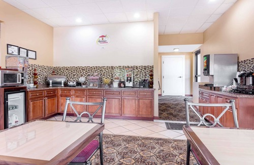 Macon Hotel | Super 8 by Wyndham Macon West