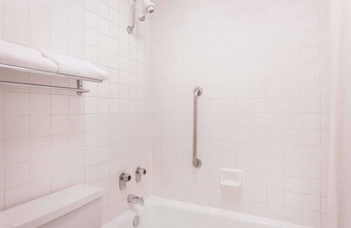 Macon Hotel | Super 8 by Wyndham Macon West