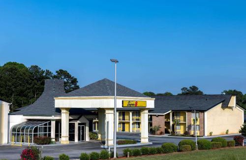 McDonough Hotel | Super 8 by Wyndham McDonough GA