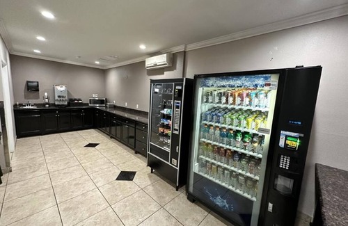 Mesa Hotel | Super 8 by Wyndham Mesa Downtown Near Convention Center