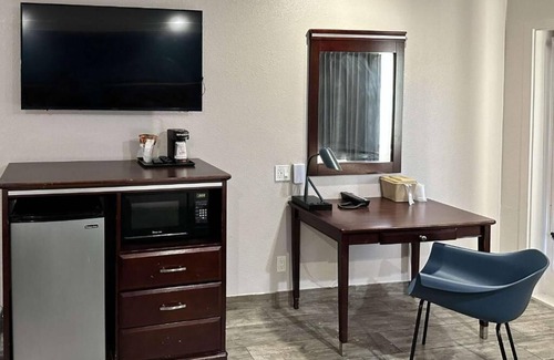 Mesa Hotel | Super 8 by Wyndham Mesa Downtown Near Convention Center