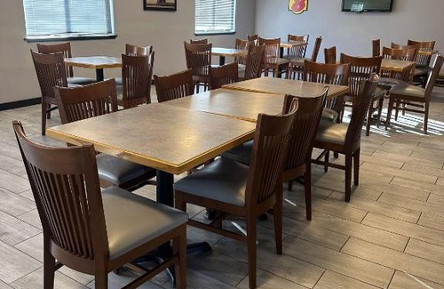 Milwaukee Hotel | Super 8 by Wyndham Milwaukee Airport