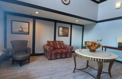 Milwaukee Hotel | Super 8 by Wyndham Milwaukee Airport