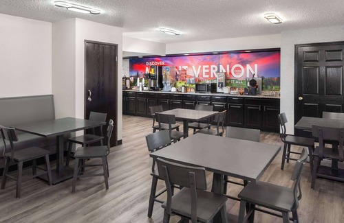 Mount Vernon Hotel | Super 8 by Wyndham Mt. Vernon