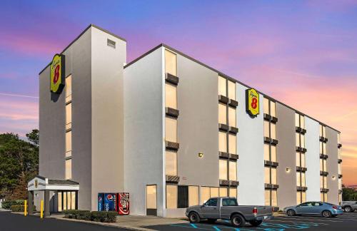 Myrtle Beach Hotel | Super 8 by Wyndham Myrtle Beach/Market Common Area