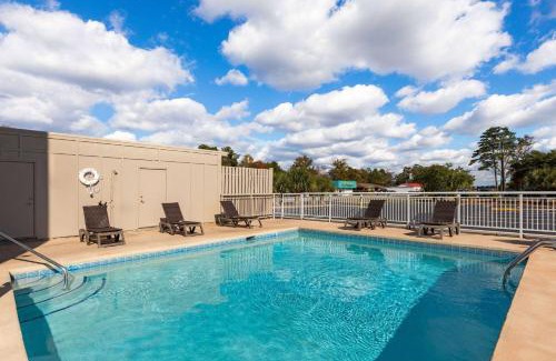 Myrtle Beach Hotel | Super 8 by Wyndham Myrtle Beach/Market Common Area