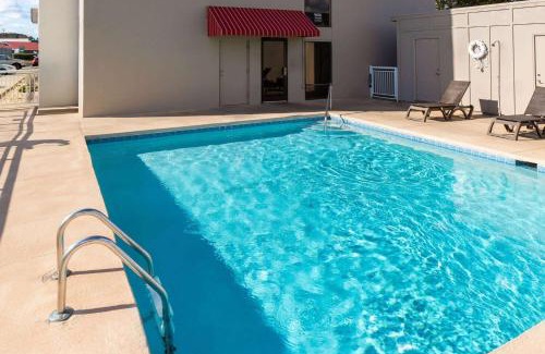 Myrtle Beach Hotel | Super 8 by Wyndham Myrtle Beach/Market Common Area
