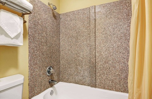 Nashville Hotel | Super 8 by Wyndham Nashville Near Downtown/I-40