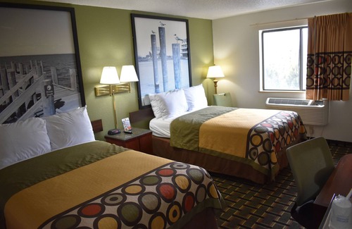Newport News Hotel | Super 8 by Wyndham Newport News/Jefferson Ave.
