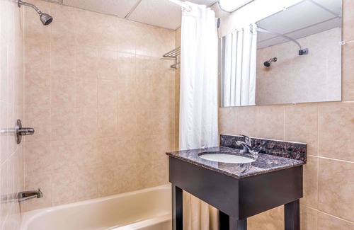 North Bergen Hotel | Super 8 by Wyndham North Bergen NJ/NYC Area