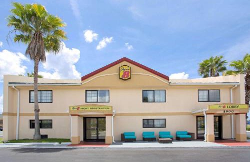 Florida Center Hotel | Super 8 by Wyndham Orlando International Drive