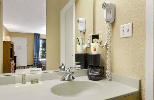 Oxford Hotel | Super 8 by Wyndham Oxford