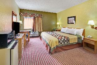 Pasadena Hotel | Super 8 by Wyndham Pasadena