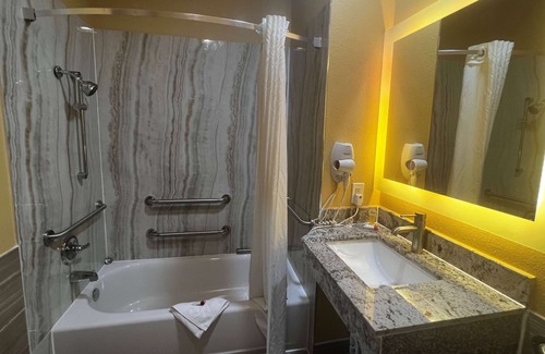 Pasadena Hotel | Super 8 by Wyndham Pasadena