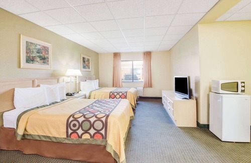 Port Clinton Hotel | Super 8 by Wyndham Port Clinton