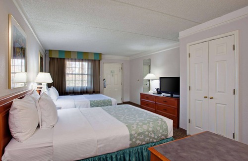 San Bernardino Hotel | Super 8 by Wyndham San Bernardino