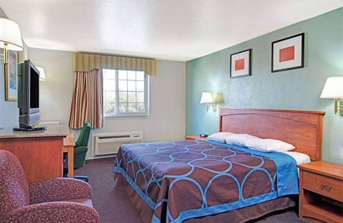 Parkway-South Sacramento Hotel | Super 8 by Wyndham Sacramento/Florin Rd