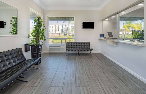 Mission Valley West Hotel | Super 8 by Wyndham San Diego Hotel Circle