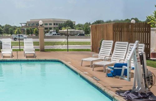 San Marcos Hotel | Super 8 by Wyndham San Marcos