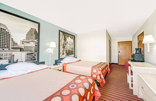 Wetmore Hotel | Super 8 by Wyndham San Antonio/Fiesta