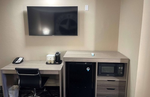 San Antonio Hotel | Super 8 by Wyndham San Antonio Downtown NE