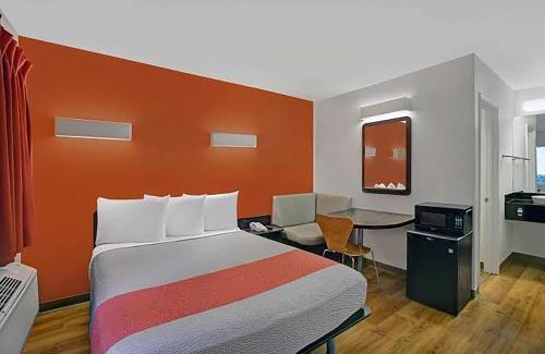 Santa Clara Hotel | Super 8 by Wyndham Santa Clara
