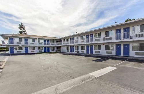 Santa Clara Hotel | Super 8 by Wyndham Santa Clara