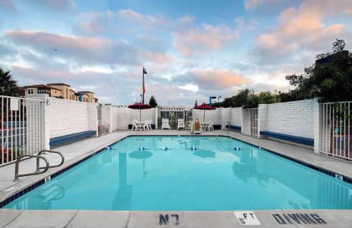 Santa Clara Hotel | Super 8 by Wyndham Santa Clara