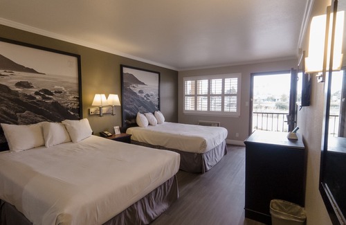 Beach Hill - Beach Flats Hotel | Super 8 by Wyndham Santa Cruz Beach Boardwalk