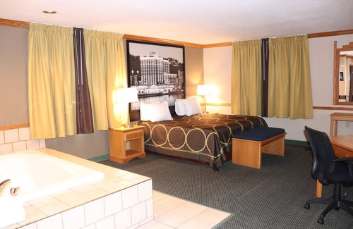 Sheldon Hotel | Super 8 by Wyndham Sheldon