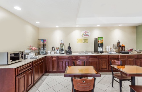Statesboro Hotel | Super 8 by Wyndham Statesboro