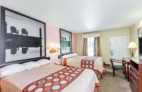 Statesboro Hotel | Super 8 by Wyndham Statesboro