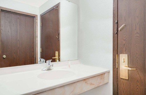 Tomah Hotel | Super 8 by Wyndham Tomah Wisconsin