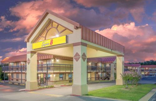 Tulsa Hotel | Super 8 by Wyndham Tulsa - Route 66