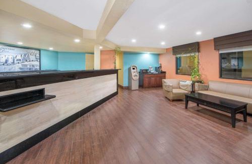 Tulsa Hotel | Super 8 by Wyndham Tulsa - Route 66