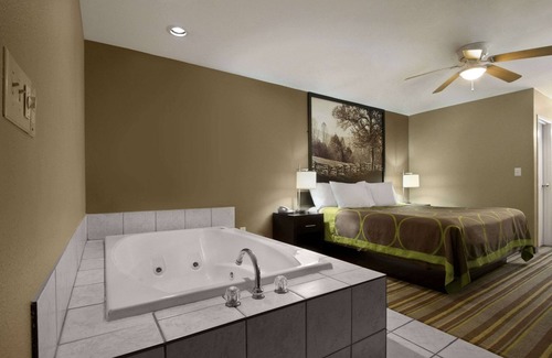 Tupelo Hotel | Super 8 by Wyndham Tupelo Airport