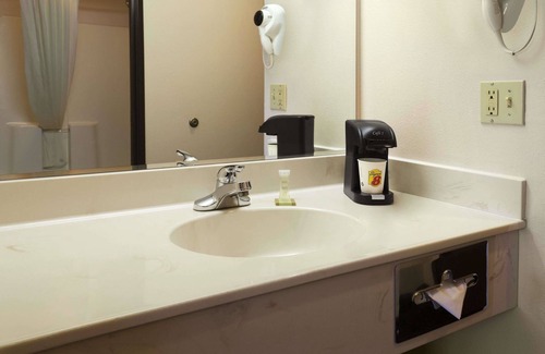 Southeast Colorado Springs Hotel | Super 8 by Wyndham Colorado Springs Airport