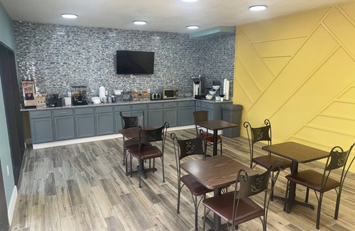 Vandalia Hotel | Super 8 by Wyndham Vandalia/Dayton International Airport