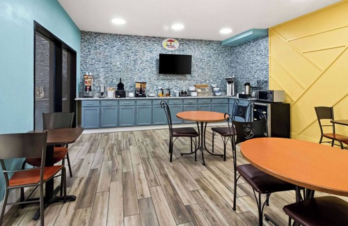 Vandalia Hotel | Super 8 by Wyndham Vandalia/Dayton International Airport