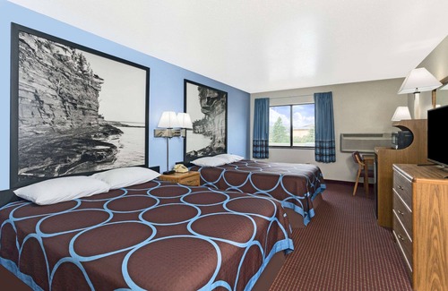 Wisconsin Dells Hotel | Super 8 by Wyndham Wisconsin Dells